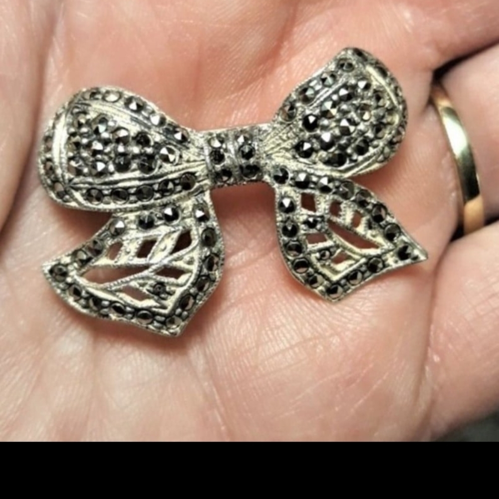 Elegant Silver Bow Brooch